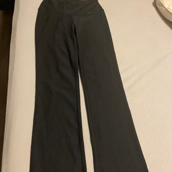 Nike Dry Fit Flare Yoga Pants Size XS - Picture 1 of 5